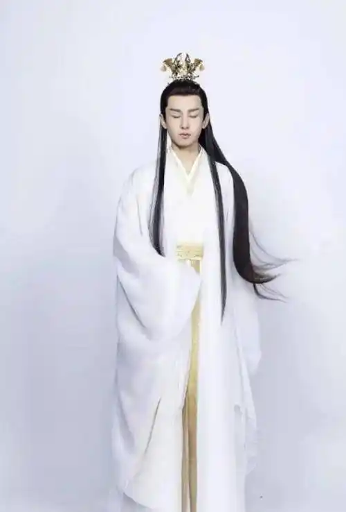 男明星白衣古装:王俊凯俊朗,罗云熙惊艳,我却没躲过清冷的肖战_造型