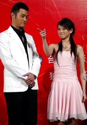 华谊因黄维德艺德太差解约黄将投奔伊能静怀抱