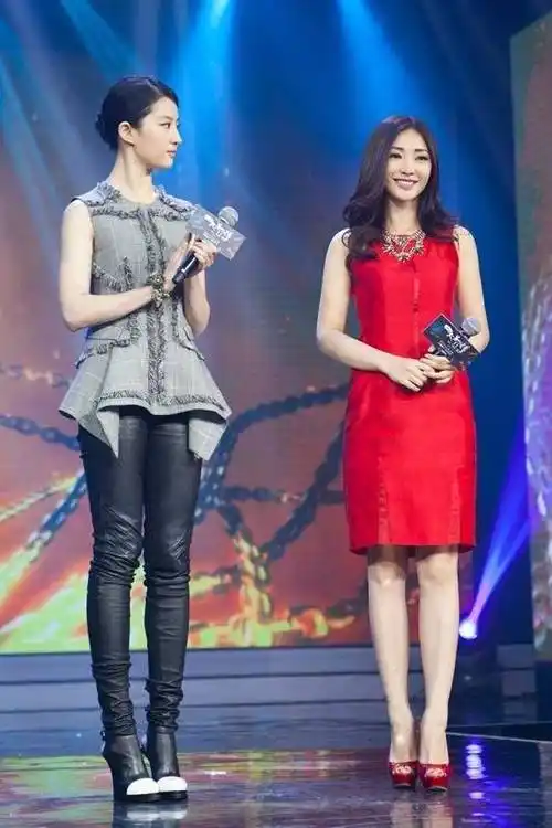 刘亦菲到底有多高跟黄圣依站一起高一个头