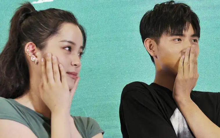 欧阳娜娜众多绯闻男友中唯独陈飞宇是藏不住的满脸喜欢