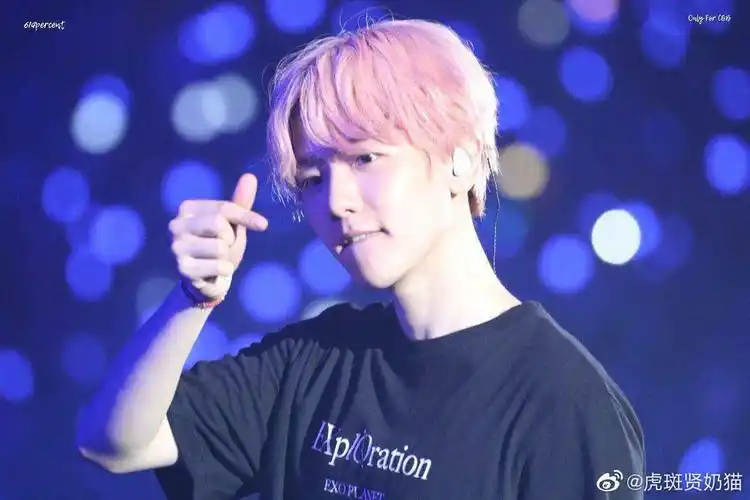 伯贤的花式比心.