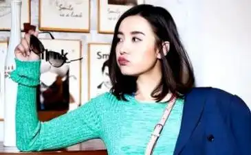 回顾小宋佳往事天生的演员感情总是不顺43岁仍孜然一身