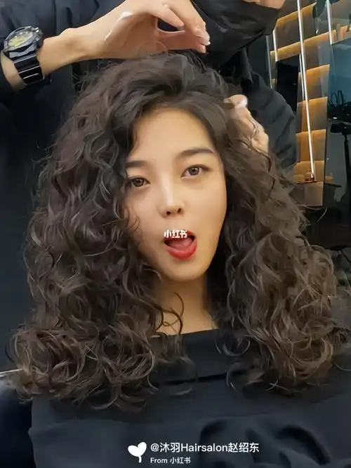 昆明烫发  #复古港风神仙模板  #法式慵懒卷发  #圆脸发型推荐翻翘