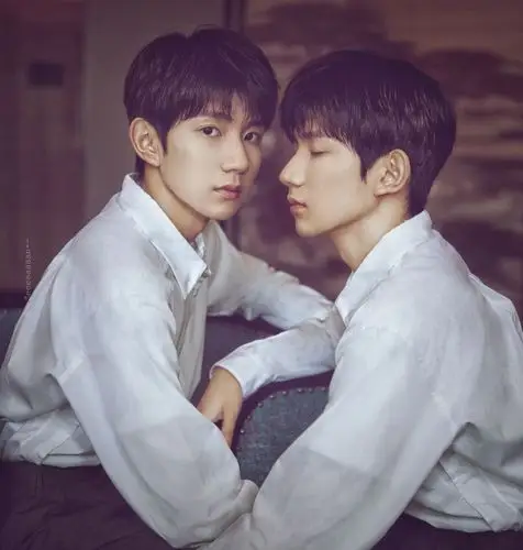 tfboys分享200520王源cp情侣图照来袭酷帅十足的双生源哥