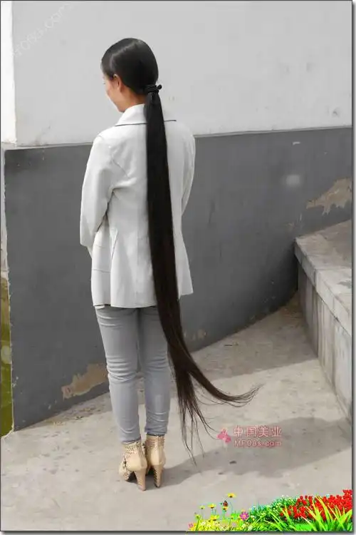 剪下姑娘的及地均匀顺直长发-爱的边缘348