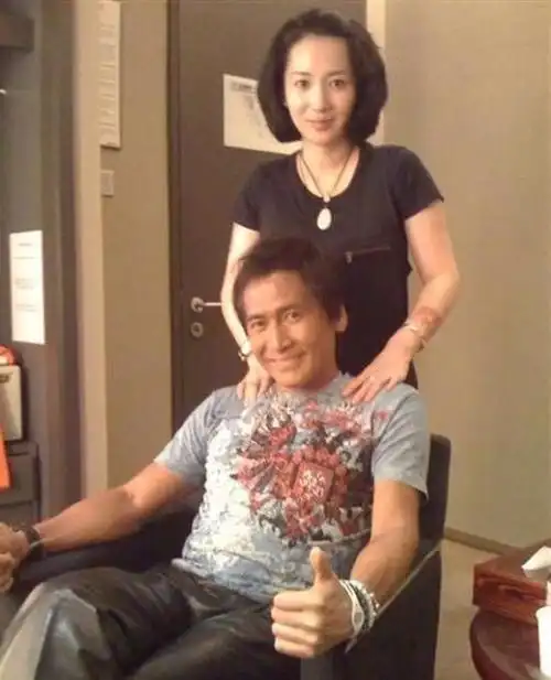 与王祖贤相恋17年,娶小24岁房地产商女儿,如今胖成油腻大叔