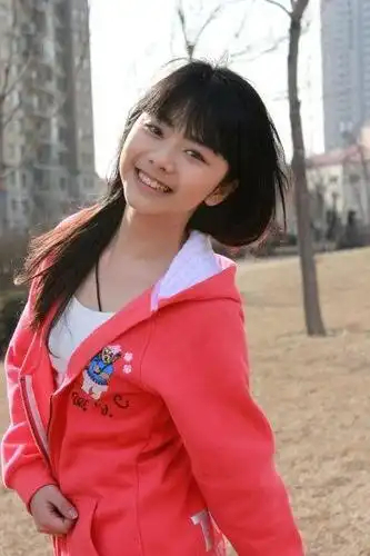 这四张照片都是谭松韵以前生活的旧照,原来以前的她就是长这