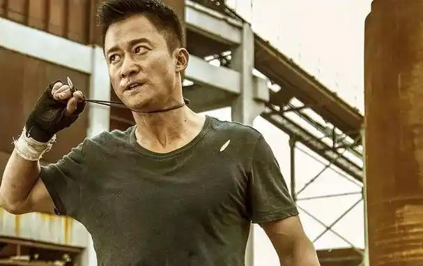 49岁吴京现身福建厦门拒绝保安护送态度强硬毫不担心人身安全