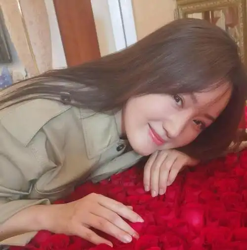 52岁杨钰莹现状曝光:前男友入狱,在深圳豪宅种辣椒,独居不孤独