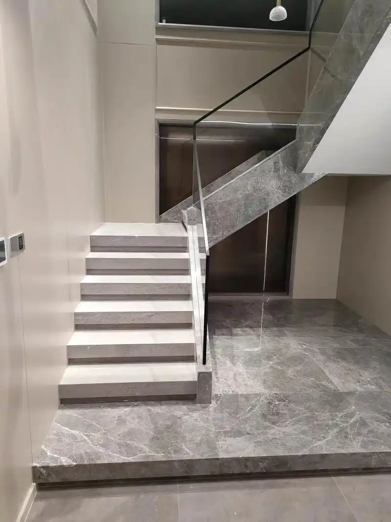 天辰府和中海世纪公馆实景展示#楼梯玻璃扶手效果图 #完美收工 - 抖音