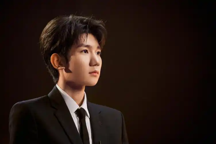 王源做客某节目剖白心路历程 畅谈音乐创作与自我认知