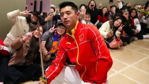 香港公开赛:张继科打资格赛 免票入场引粉丝疯抢 组委会大感头疼