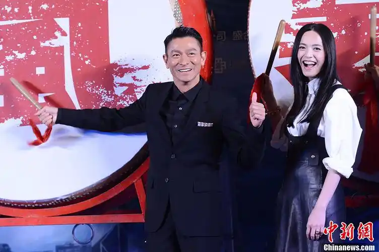 刘德华姚晨亮相电影风暴发布会