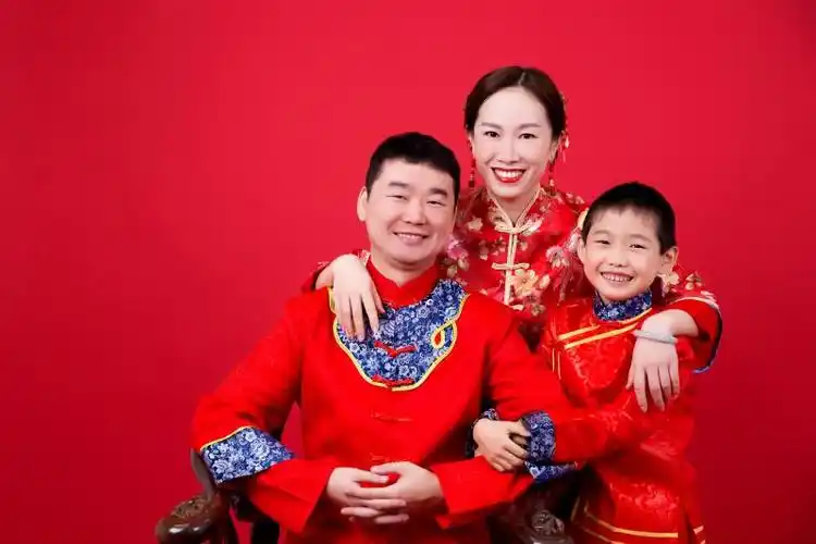 快乐的三口之家