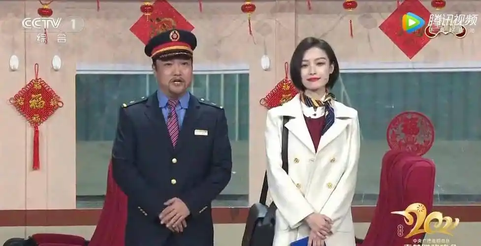 电视舞台贾冰搭档倪妮张雨绮,阵容很有看点,剧本却非常尴尬_小品_喜剧