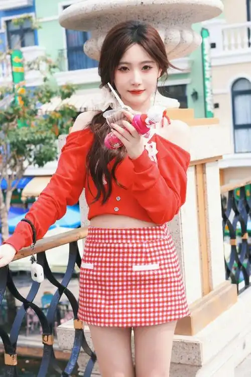 snh48新歌薄荷糖上线##周诗雨是snh48泳装单c位