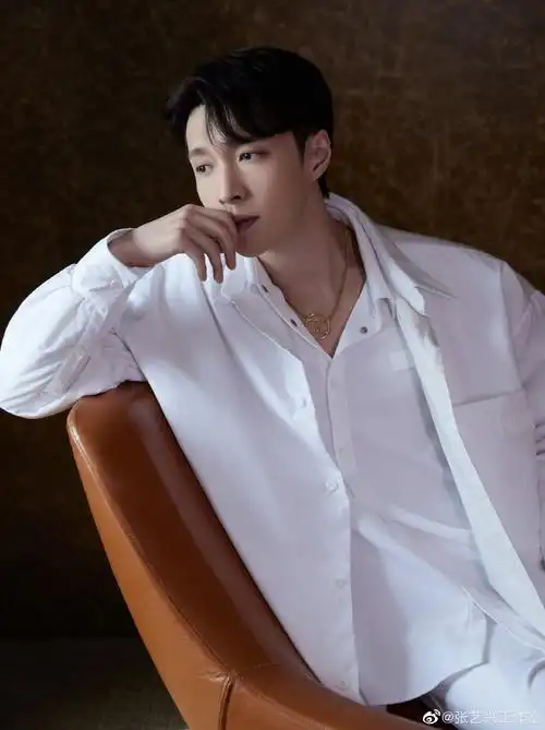 张艺兴valentino品牌代言人生图