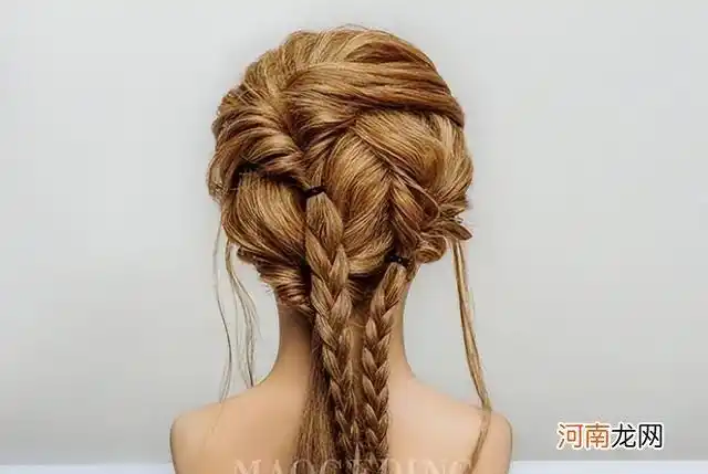 好看的麻花辫发型扎法教程 韩式麻花辫怎么扎