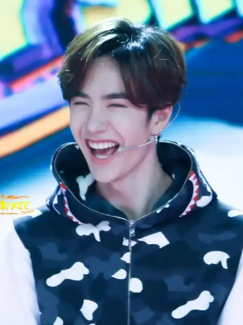 治愈系王一博的括弧笑