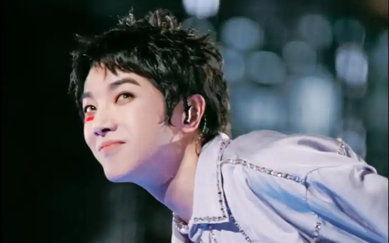 高清1080p华晨宇hn卫视跨年演唱会完整现场!舞台王者!