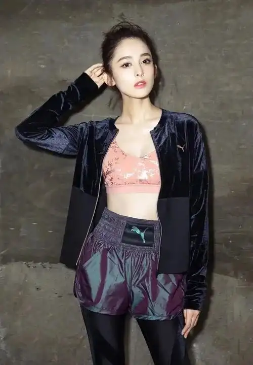 有一种小性感叫古力娜扎粉色运动背心加紧身裤这谁顶得住啊