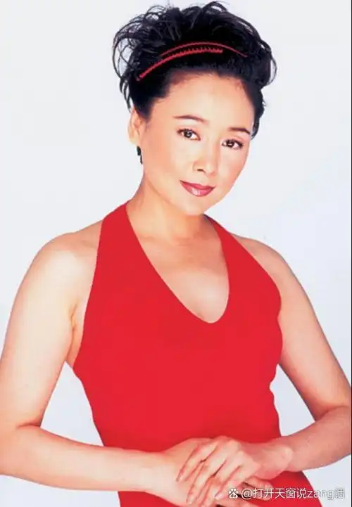 1980年,《庐山恋》拍到最后时,张瑜对郭凯敏说这场戏得亲吻一下,拍完