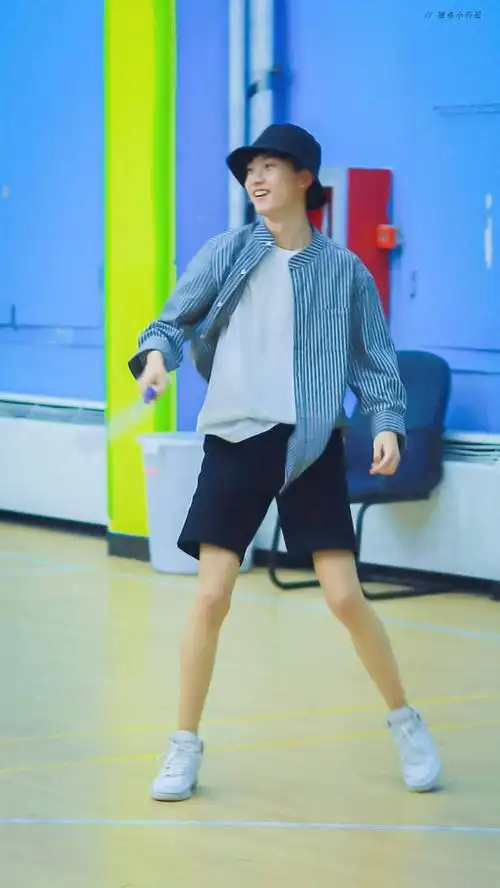 马嘉祺,夏天到了短裤安排起来吧!