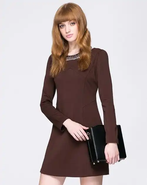 深咖啡色简约成熟长袖连衣裙