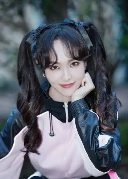 原创唐嫣晒双马尾自拍37岁元气满满甜美可爱似18岁少女