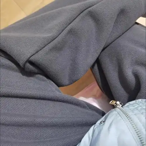 我不知道为什么这个冬天我这么喜欢买裤子哈哈哈哈这条我称它为多多神