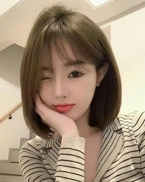 2024流行发型大赏!圆脸女生专属的显脸小秘籍