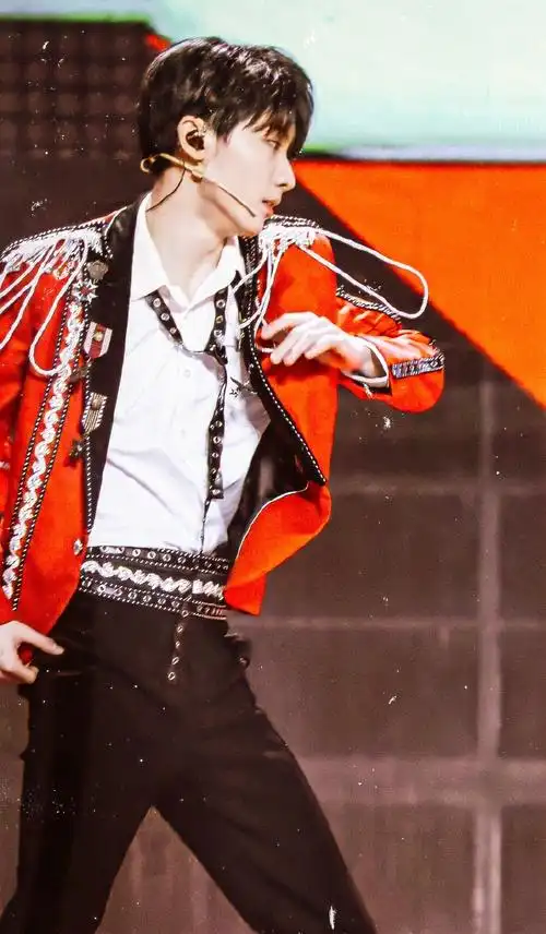 时代少年团特工造型#马嘉祺领带小合集特工和学长 打领带是完全不同