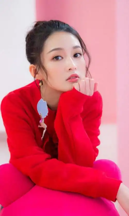 李沁个人资料(李沁:从昆曲到演戏,曾被骗走全部酬劳,如今31岁仍单身)