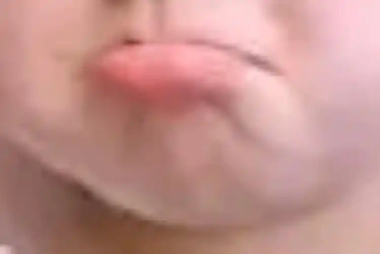 帅哥能抱着帅哥哭唧唧,表情包 - 表情图