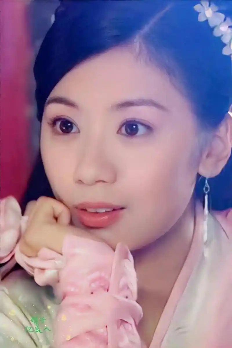 贾静雯还是那么美,一眼万年的赵敏#四月创作打卡挑战赛# #动态创作月