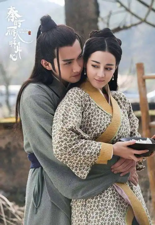 迪丽热巴跟张艺兴春晚对视一下就上热搜?