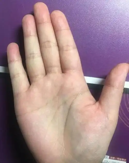 手有"这纹"再穷也不怕,必有出头日,是富贵命