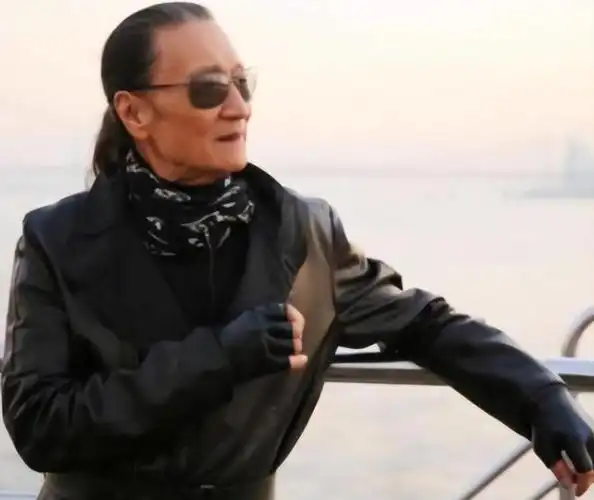 看到照片后,网友:10个谢霆锋也没他帅|男神|记者|娱乐圈|摇滚乐|电影