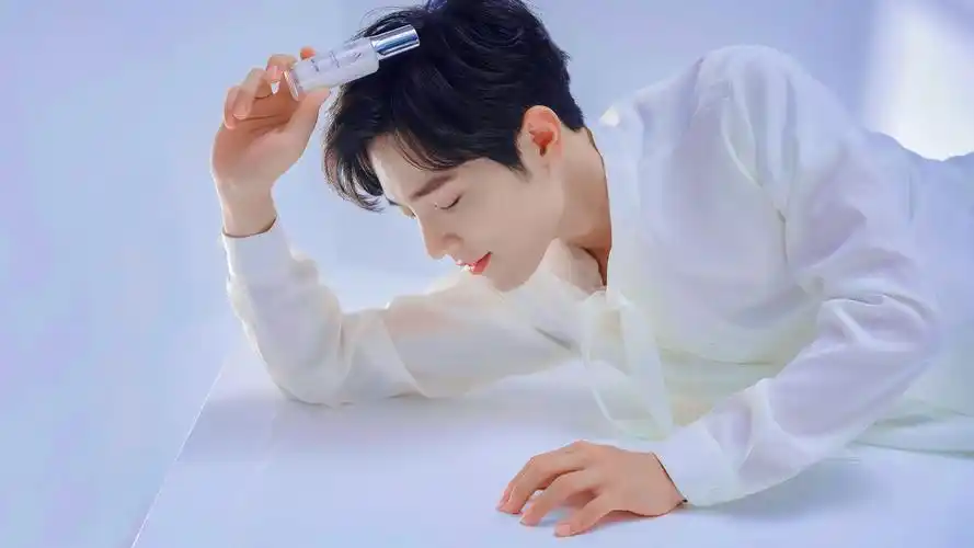 肖战有哪些好看的高清无水印图片(可以当壁纸的那种)? - 知乎