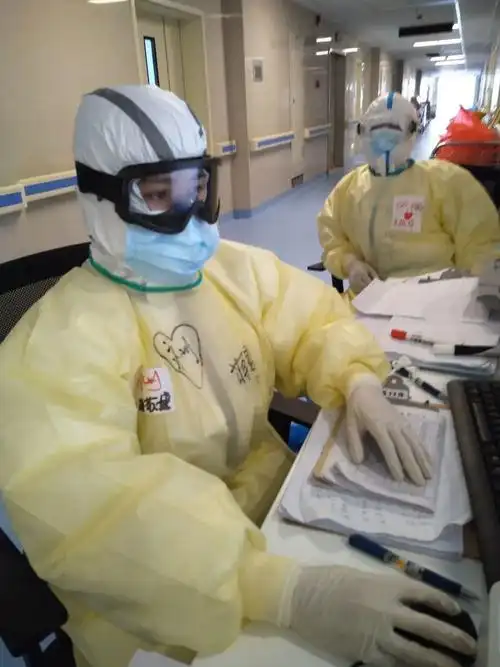 医心| "95后"护士蒋苏婷:战斗到摘口罩的那一天