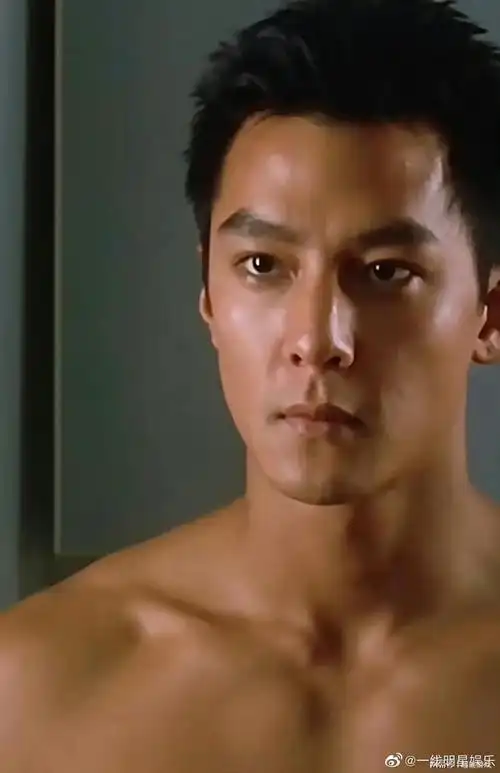 67676748岁吴彦祖近照秒变苏大强,甭说脸和发际线了,就连当面