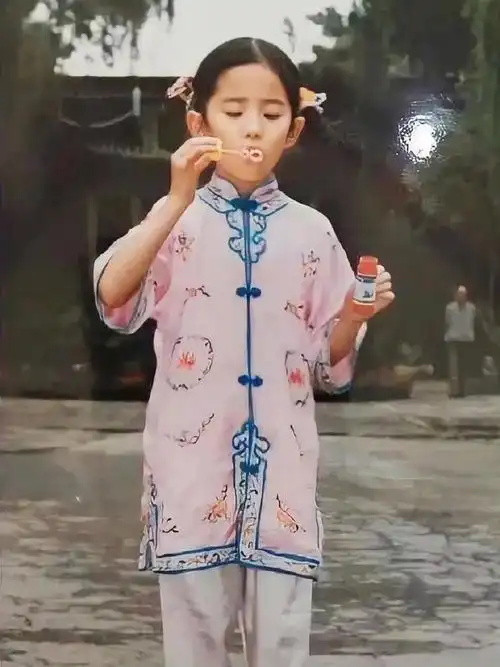 刘亦菲童年照 真真就是从小美到大呀