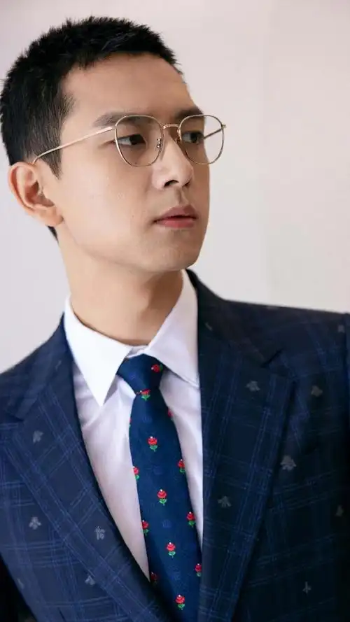 李现帅气平头冷峻迷人写真,图片大全,高清,图库-回车桌面