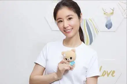 林心如晒5岁小海豚编发出席活动谈家暴行为疑似转型成功