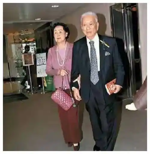 李嘉欣拒绝生孩子豪门门当户对婆婆不愿意就离婚