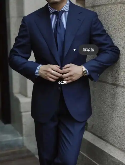 西装深海军蓝西装海军蓝西服搭配西服衬衫海军蓝西服配什么颜色衬衣