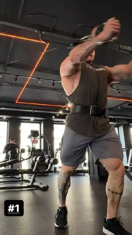 乌克兰健美冠军yevhenii mykhallenko 胸肌训练