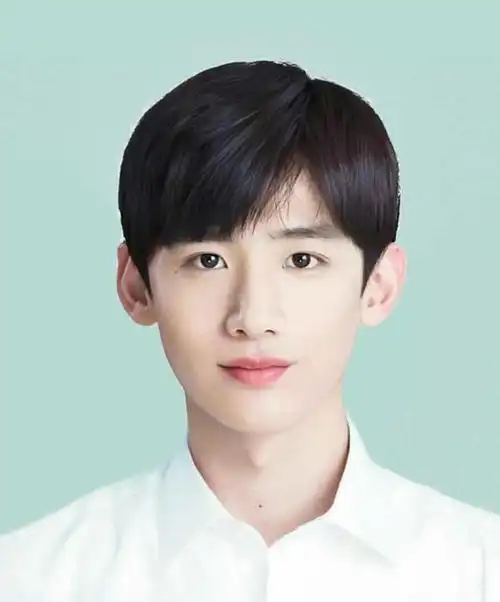 被疯传男明星的证件照蔡徐坤高颜值白敬亭清爽李钟硕温柔