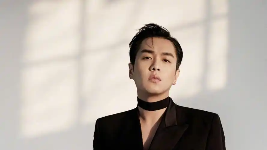 时尚型男张若昀霸气高冷写真,高清壁纸图片,大陆明星-回车桌面