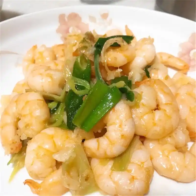 葱爆虾仁,美味可口,鲜嫩多汁